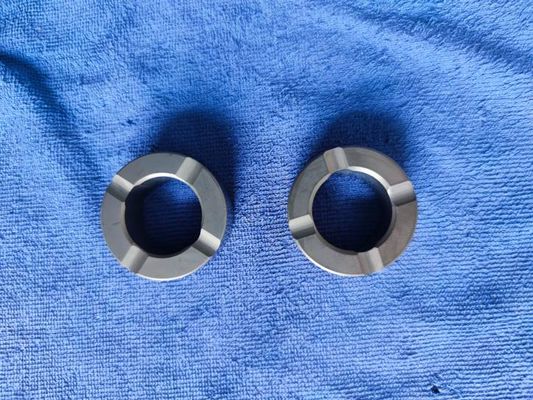 Gepersonaliseerde siliconcarbide keramische mouw / bushing lange levensduur voor industriële machines